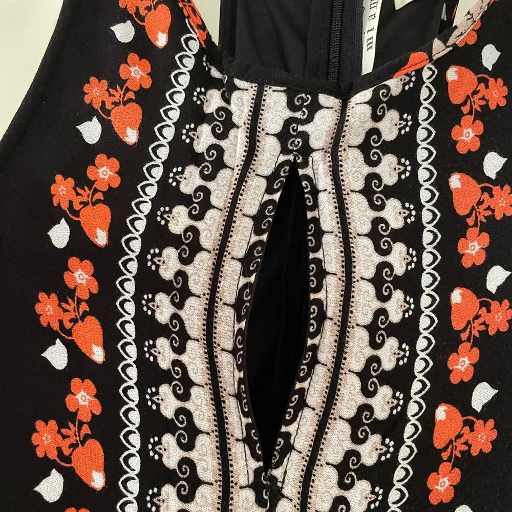 Short Keyhole Dress - Picture 4 of 7
